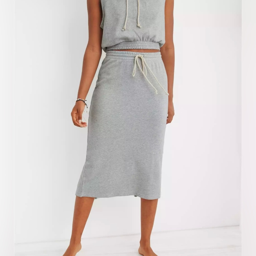 Brand new Aerie 2 piece fleece midi skirt and sleeveless hooded top